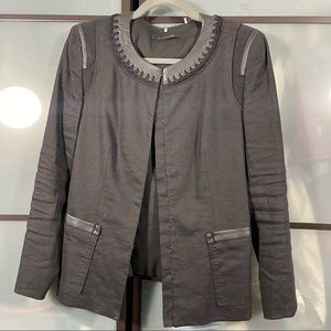 Elie Tahari round collar stitched jacket. Size 6.